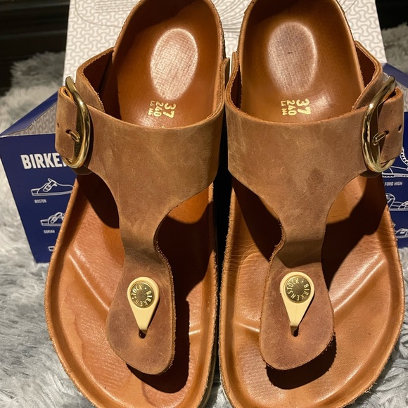 Birkenstock Tan Sandals with Gold Accents - Picture 7 of 9